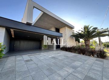 Casa · 477m² · 3 Quartos · 5 Vagas · Casa de alto padrão – 3 suítes no Golden Park