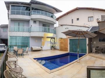 Foto 01 · BELÍSSIMA CASA COM 3 PAVIMENTOS, COM EXCELENTE ÁREA DE LAZER COM CHURRASQUEIRA E PISCINA, LOCALIZADA