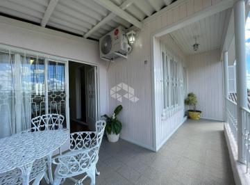 Casa · 220m² · 6 Quartos · Casa com duas moradias à venda