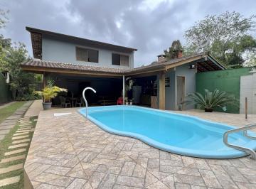 Casa · 251m² · 4 Quartos · 5 Vagas · Casa ampla, com lazer e excelente localização, a apenas 550 metros da praia.
