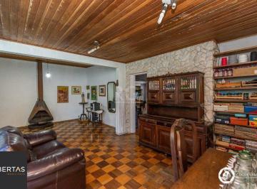 Casa · 167m² · 3 Quartos · 2 Vagas · Casa no bairro Petrópolis de 3 dormitórios e 2 vagas