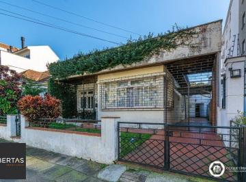 Casa · 167m² · 3 Quartos · 2 Vagas · Casa para Venda de 3 dormitórios, no bairro Petrópolis