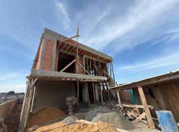 Casa · 248m² · 4 Quartos · 4 Vagas · Oportunidade: Casa em Condomínio em Nova Santa Rita - Reserva Legano