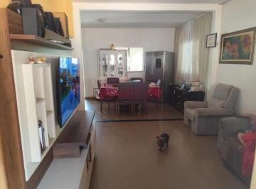 Casa · 1088m² · 4 Quartos · 5 Vagas · Casa 04 Quartos, com suíte em Condomínio fechado em Arniqueiras DF ,Imóvel perfeito para investidore
