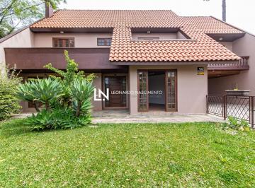 Casa · 390m² · 4 Quartos · 4 Vagas · Casa com 390m², lareira e quintal gramado – Alto Boqueirão