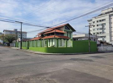 Fachada · Casa à Venda em Bom Retiro Joinville, 3 Quartos, 200m², R$1.690.000