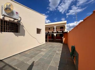 Casa · 300m² · 2 Quartos · 4 Vagas · Casa para alugar em Jaguariúna, Jardim Laranjeiras, com 2 quartos, com 300 m²