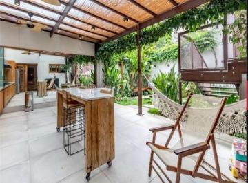 Casa de 3 quartos, São Paulo · Casa de vila reformada em rua fechada no Alto de Pinheiros