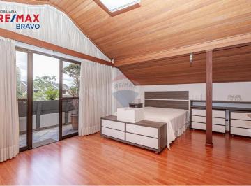 Casa · 308m² · 4 Quartos · 5 Vagas · Sobrado de esquina com quintal no Jardim das Américas, 4 quartos, 05 vagas de garagem. São 308m2 em