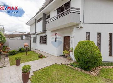 Casa · 308m² · 4 Quartos · 5 Vagas · Sobrado de esquina com quintal no Jardim das Américas, 4 quartos, 05 vagas de garagem. São 308m2 em