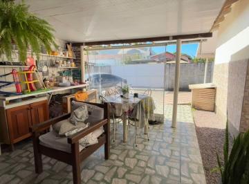 11 · Casa com terreno amplo e ótima localização no São João do Rio Vermelho/Florianópolis