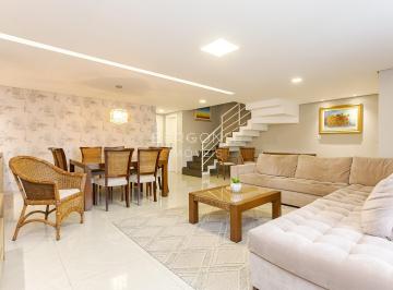 Casa · 242m² · 3 Vagas · Um Achado! Casa com quintal no Bairro Água Verde –
