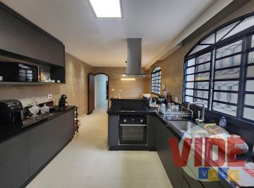 Casa · 175m² · 3 Quartos · 2 Vagas · Jd. Paulista: Sobrado, 3 dorms (1 suíte), varanda gourmet, armários, 2 vgs