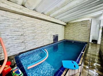 Casa · 172m² · 3 Quartos · 2 Vagas · Casa residencial com 3 dormitórios (1 suíte) em Boqueirão, Santos – venda pronta para morar