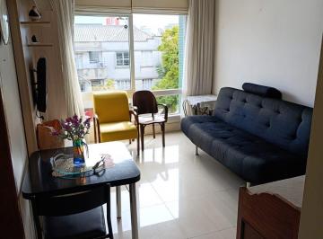 Apartamento · 59m² · 2 Quartos · Apartamento 2 quartos, ótima posição solar, REFORMADO, Semi MOBILIADO e ótima localização! no Bairro