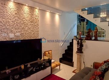 Casa · 132m² · 3 Quartos · 1 Vaga · Sobrado recém reformado com 3 quartos (1 suíte) e 1 vaga grande perto do metrô Saúde!