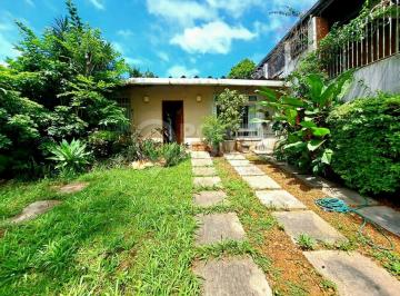 Casa · 250m² · 5 Quartos · 4 Vagas · Casa térrea á venda de 250m², 5 dormitórios, 2 suítes, piscina, terreno de 400m²