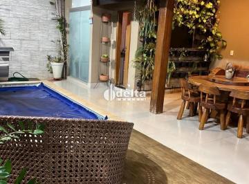 Casa · 240m² · 3 Quartos · 2 Vagas · Casa residencial com 3 quartos sendo 1 suíte disponível para venda no bairro Granada em Uberlândia -