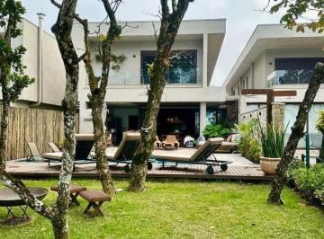 Casa · 500m² · 5 Quartos · Casa para temporada ou venda, de frente ao mar em Cambury.