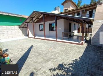 Casa · 257m² · 5 Quartos · 2 Vagas · 📈 Localização Estratégica No centro de Penha-SC Próximo a praias, escolas, comér