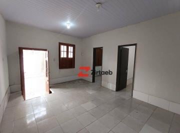 5a37404409ee2b1aa9a50c9a5419ce207e4a0282 · CASA COM SALA AMPLA, 3 QUARTOS, BANHEIRO COM ARMÁRIO, COPA E COZINHA COM ARMÁRIO, ÁREA DE SERVIÇO E