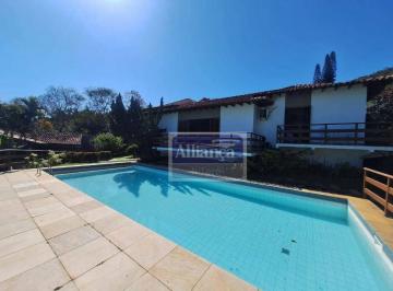 06db8e28e635b2f836e7fa40ee87bccc3ae108aa · Casa de alto padrão com 5 dormitórios, 3 suítes com closet e varanda, piscina, sauna e churrasqueira