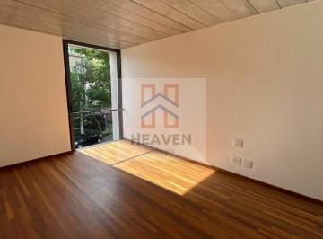 Casa · 280m² · 3 Quartos · 2 Vagas · Localizada em uma rua arborizada, esta casa nova oferece