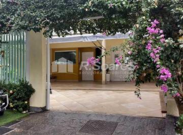 Casa · 400m² · 4 Quartos · 2 Vagas · Ampla casa no condomínio Vale das Acácias, no Valqueire.