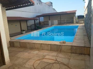 Casa · 229m² · 3 Quartos · 2 Vagas · Casa com três suítes, churrasqueira e piscina