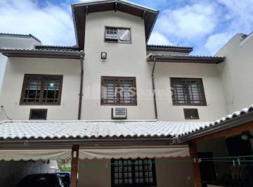 Casa · 240m² · 4 Quartos · 2 Vagas · Casa em Condomínio : / Residencial / Pechincha