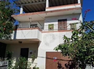 Casa · 331m² · 4 Quartos · 2 Vagas · Casa Triplex com 4 Quartos 331 m² – Santa Teresa