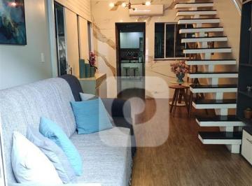 Casa · 142m² · 3 Quartos · 1 Vaga · Casa Triplex de Vila na Tijuca com piscina.