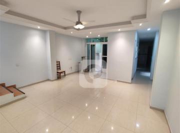 Casa · 239m² · 3 Quartos · 2 Vagas · Andaraí. linda casa de 3 quartos e duas vagas totalmente modernizada com documentação perfeita