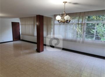 Casa · 214m² · 3 Quartos · 4 Vagas · Oportunidade! Casa em rua fechada, com 3 suítes, 4 vagas em ótima localização!
