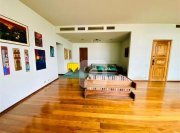 Apartamento · 200m² · 4 Quartos · 2 Vagas · Tijuca área nobre. 4 quartos com  200 metros quadrados e 2 vagas cobertas e sôltas.