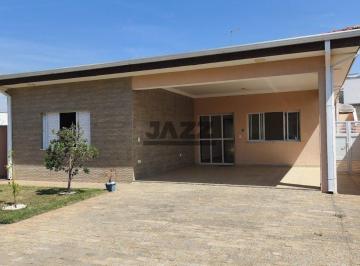 Casa · 197m² · 2 Quartos · 2 Vagas · Casa térrea com ambientes amplos no Condomínio Lagos de Icaraí