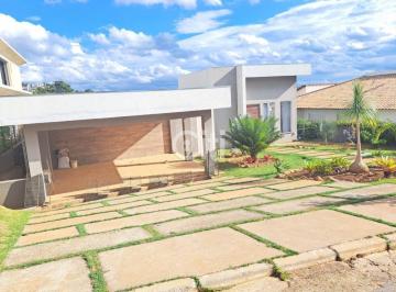 Casa · 215m² · 4 Quartos · CONDOMÍNIO BOULEVARD