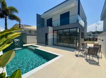 Casa · 220m² · 4 Quartos · 4 Vagas · Luxo e Conforto: Casa em Cond. em Peruíbe-SP