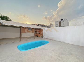 Casa · 100m² · 3 Quartos · 2 Vagas · Casa à venda no Belvedere, 3 quartos, 1 suíte e espaço gourmet com piscina.