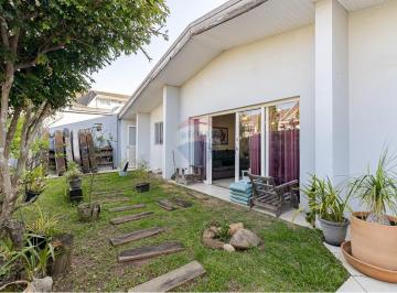 Casa · 200m² · 4 Quartos · 4 Vagas · Casa térrea com quintal no Jardim das Américas, Curitiba