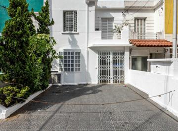 Comercial · 180m² · 16 Quartos · 1 Vaga · Casa comercial na Rua Tinhorão, N. 81 • 180 m²