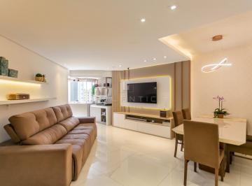 Apartamento · 106m² · 2 Quartos · 1 Vaga · Apartamento Reformado no Batel