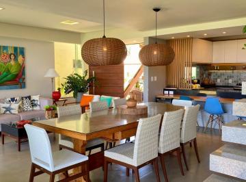 Casa · 250m² · 4 Quartos · 1 Vaga · Casa de luxo em magnífico condomínio, vende já decorada com refinamento.