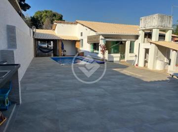 6acc7394-d8a2-4053-9bd1-a1c469e4278e.jpeg · CASA PLANA, COM 05 QUARTOS, SUITE, PISCINA, POMAR, CASA DE BONECAS HÁ 100M DA LAGOA.