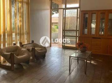 Casa · 320m² · 4 Quartos · 2 Vagas · Casa à venda no bairro Centro - Passos/MG