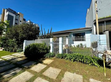 Casa · 200m² · 3 Quartos · 4 Vagas · Casa com 3 dormitórios, sendo 1 suíte e 2 banheiros