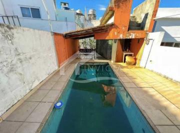 Apartamento · 207m² · 3 Quartos · 2 Vagas · Refúgio urbano: cobertura Duplex com piscina e 2 vagas na escritura