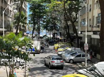 Apartamento · 74m² · 2 Quartos · Lindo 2 quartos em frente a Praia no Leme!