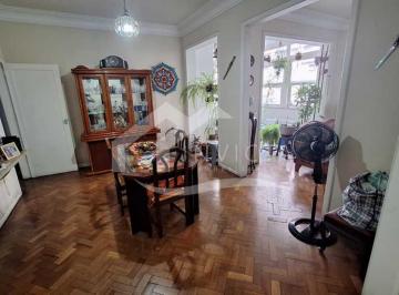 Apartamento · 165m² · 3 Quartos · 1 Vaga · Maravilhoso 3 quartos em uma rua nobre, a uma quadra da praia.