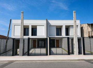 gv0jxk2ytg3nwq1zmu0mgnh_md · Sobrado Geminado com 108m², possui 3 quartos e 2 vagas.